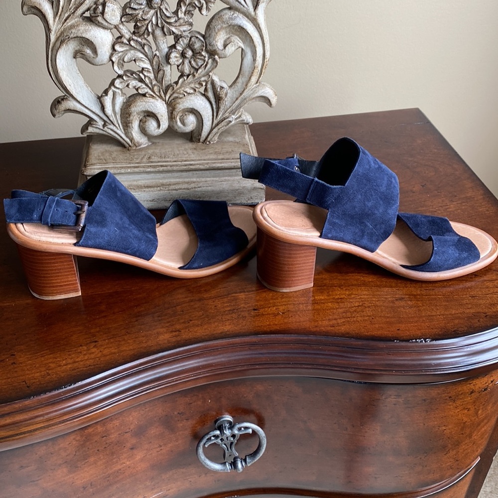 😍Alex + Alex Sz 7 DEEP BLUE SUEDE buckled sandals. Made in Spain